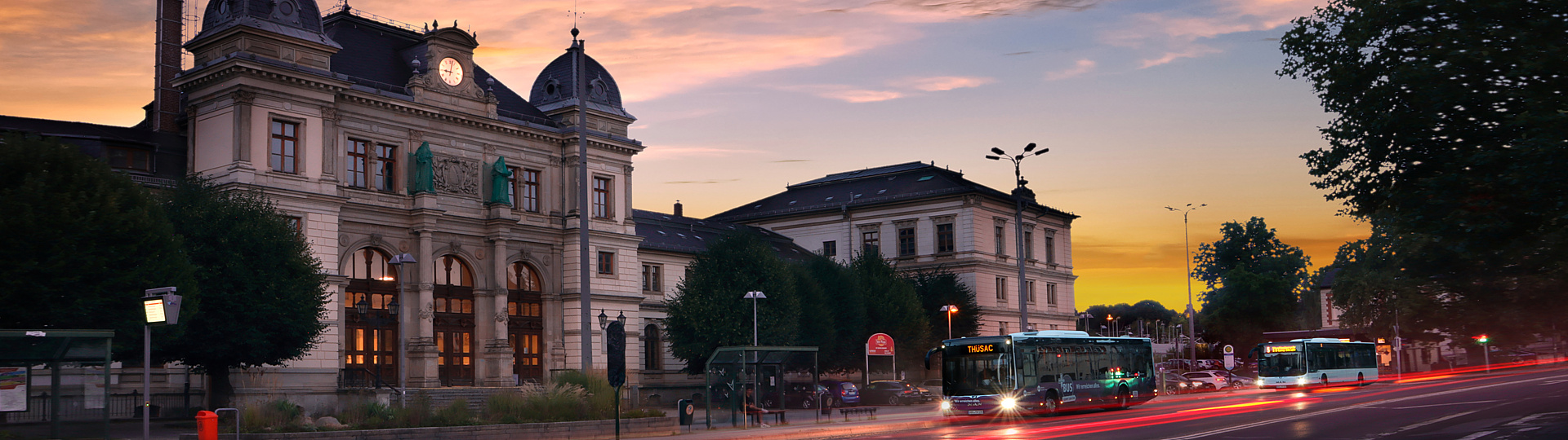 Bahnhof Altenburg bei der Abenddämmerung